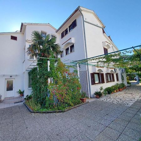 Apartments Fam Tomasic Башка Экстерьер фото
